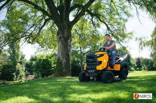 TRAKTOREK CUB CADET XT1 OR95
